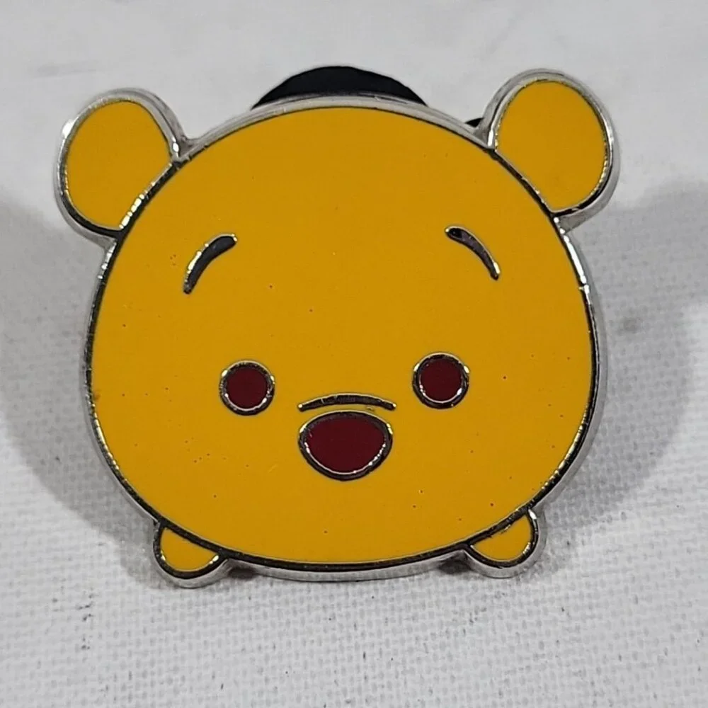 Disney Pins Set‎ Of 4 different Tsum Tsum Character Pins Pooh Minnie Daisy Chip